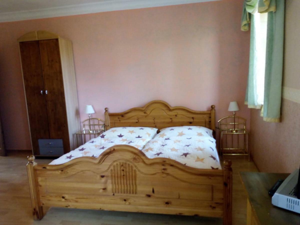 מלון Nový Bor Restaurant A Pension Sorrento מראה חיצוני תמונה